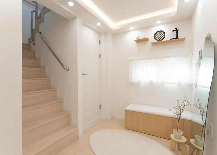 Nocleg ze śniadaniem Free Luggage Storage, Terrace, 7 Min From Ddm Station, 3br Seul