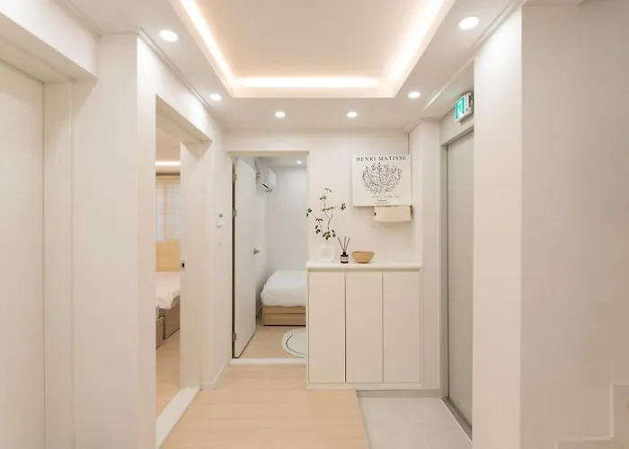 Nocleg ze śniadaniem Free Luggage Storage, Terrace, 7 Min From Ddm Station, 3br Seul